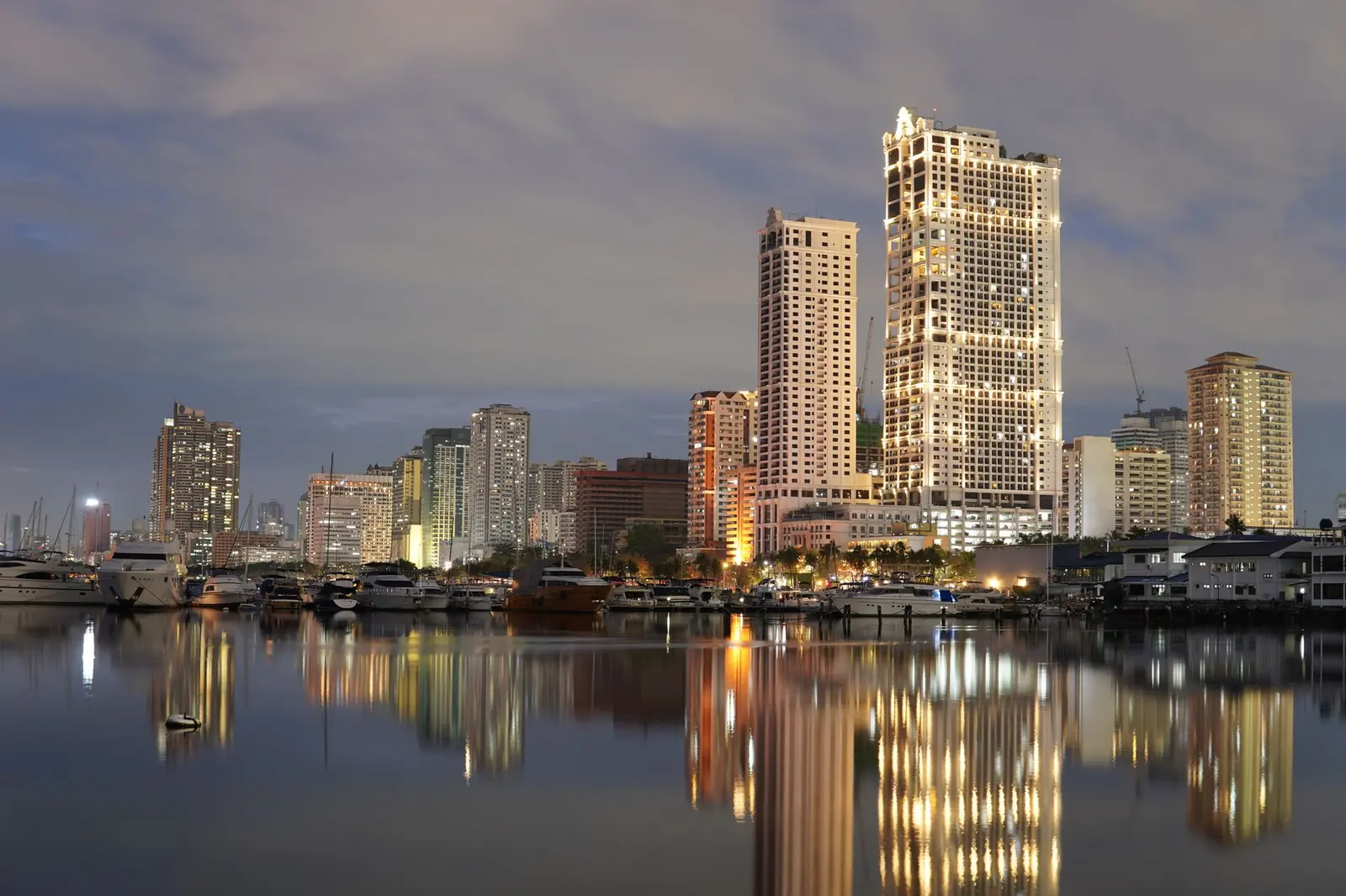 Manila Bay at dusk